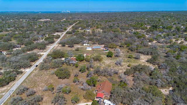 311 Governors, Floresville, TX 78114