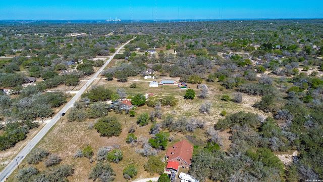 311 Governors, Floresville, TX 78114