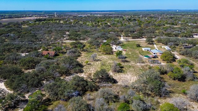 311 Governors, Floresville, TX 78114