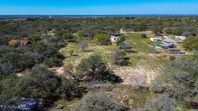 311 Governors, Floresville, TX 78114