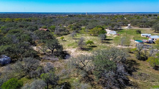 311 Governors, Floresville, TX 78114