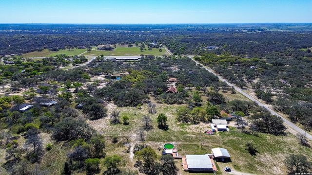 311 Governors, Floresville, TX 78114