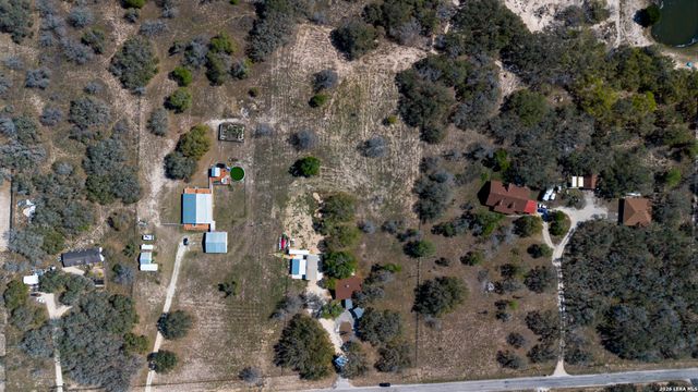 311 Governors, Floresville, TX 78114