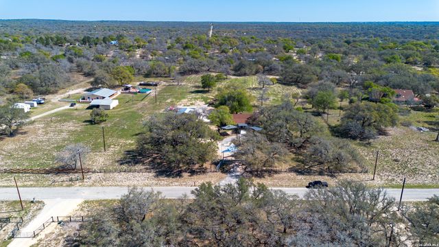 311 Governors, Floresville, TX 78114