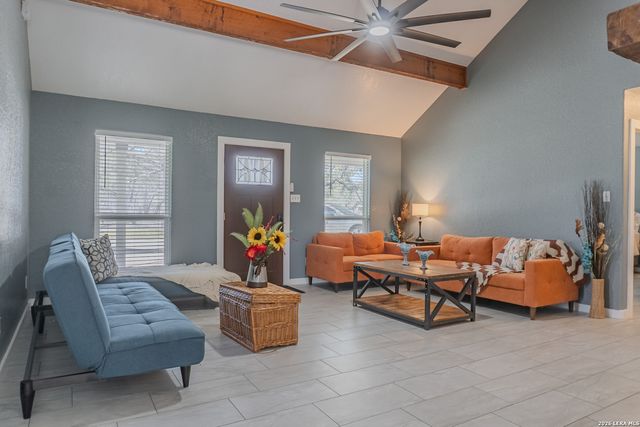 311 Governors, Floresville, TX 78114