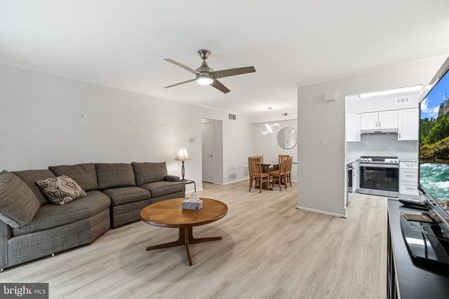 303-A SEDGEFIELD DR, Mount Laurel, NJ 08054