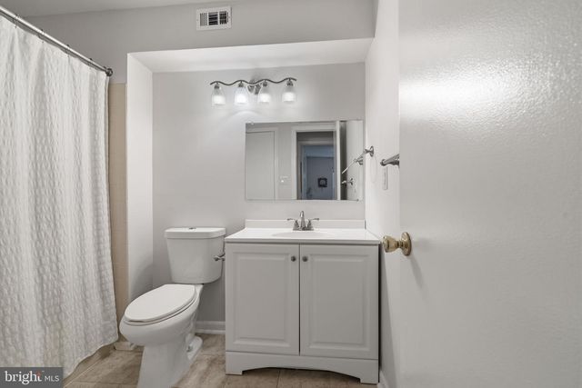 303-A SEDGEFIELD DR, Mount Laurel, NJ 08054