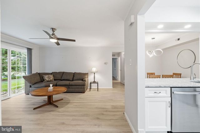 303-A SEDGEFIELD DR, Mount Laurel, NJ 08054