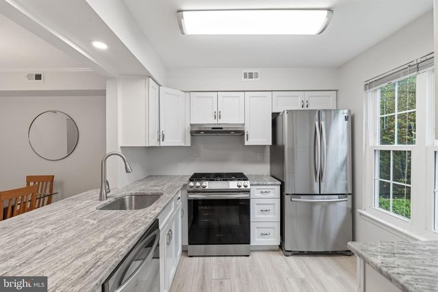 303-A SEDGEFIELD DR, Mount Laurel, NJ 08054