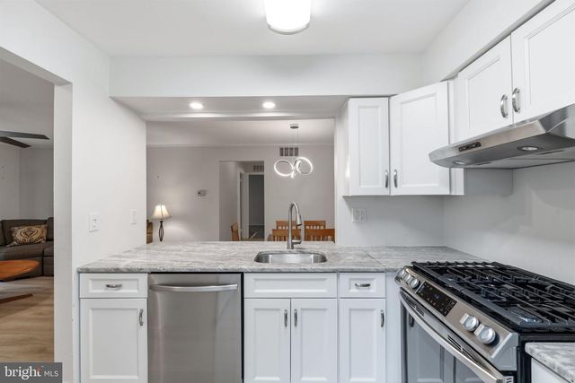 303-A SEDGEFIELD DR, Mount Laurel, NJ 08054