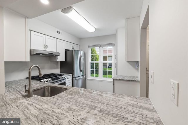 303-A SEDGEFIELD DR, Mount Laurel, NJ 08054