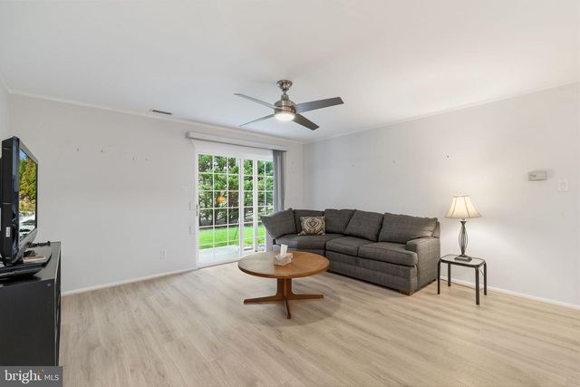 303-A SEDGEFIELD DR, Mount Laurel, NJ 08054