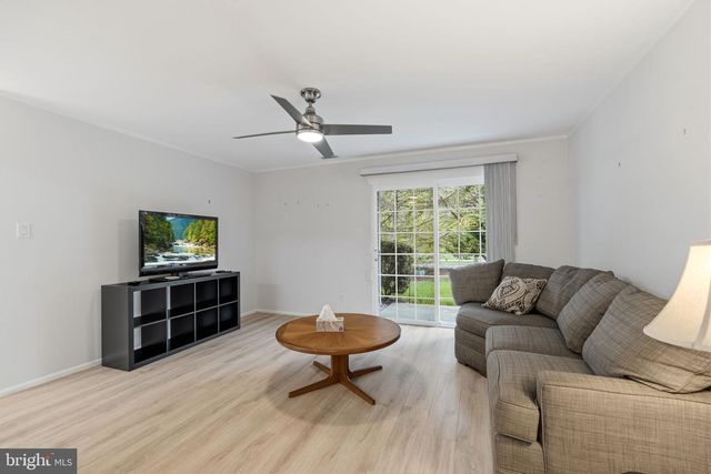 303-A SEDGEFIELD DR, Mount Laurel, NJ 08054