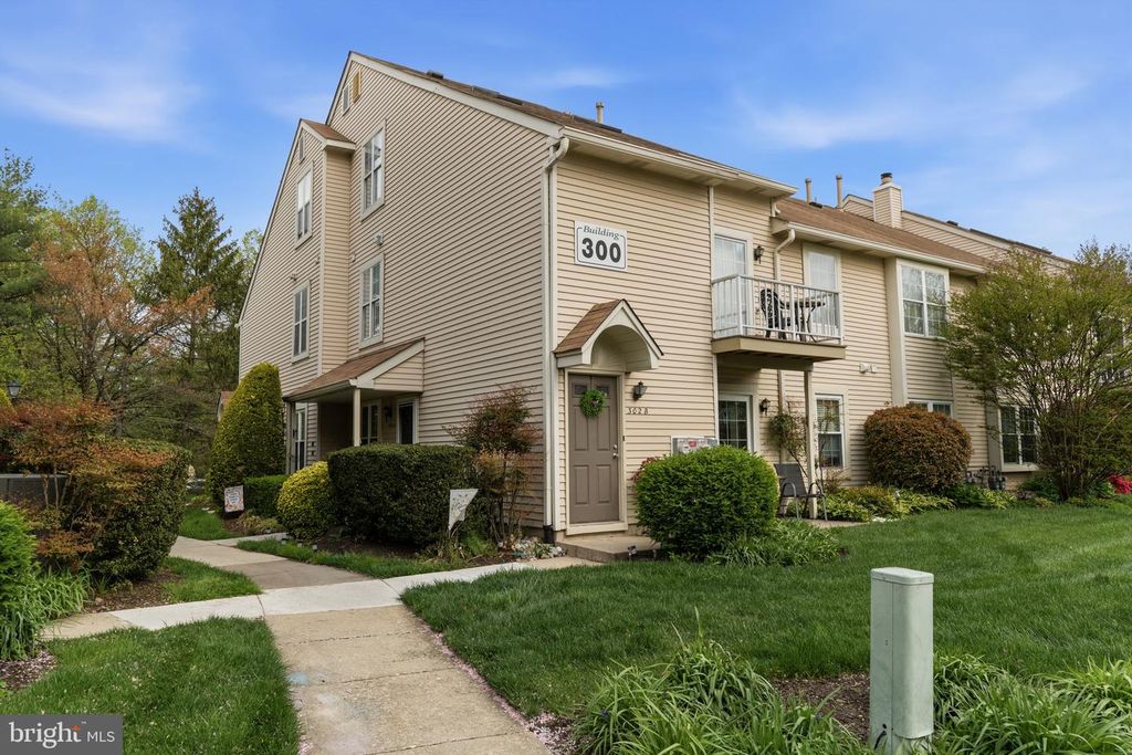 303-A SEDGEFIELD DR, Mount Laurel, NJ 08054