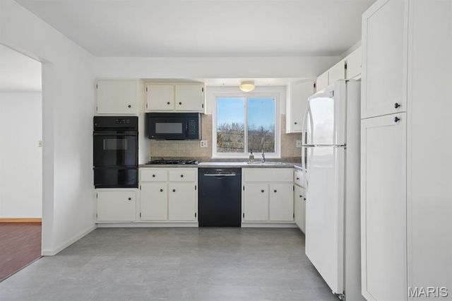 1056 King Carey Drive, St Louis, MO 63146