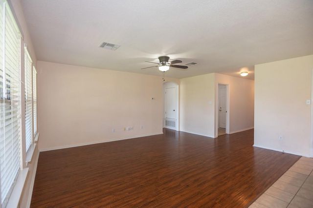 620 Quarter Ave, Buda, TX 78610