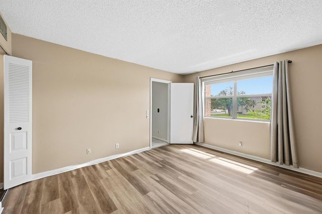 10434 Sunrise Lakes Boulevard 206, Sunrise, FL 33322