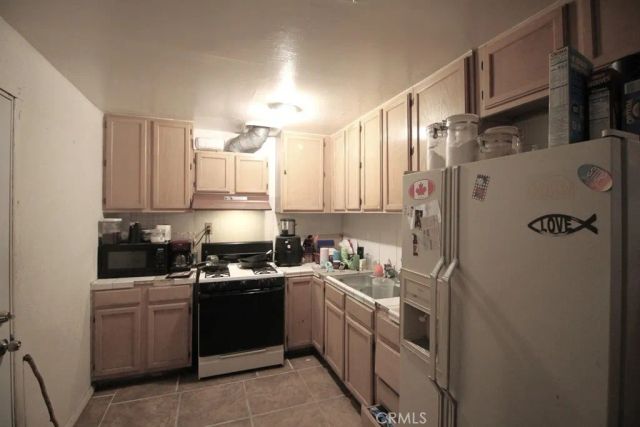 33713 1st Street, Daggett, CA 92327
