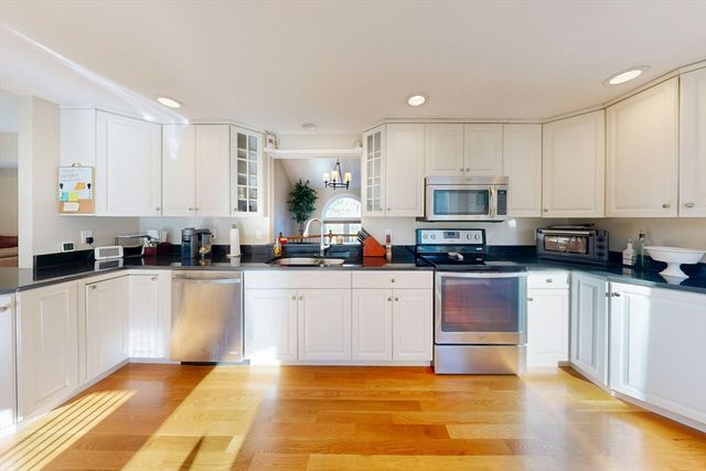 14 Baltzer Dr, Pembroke, MA 02359