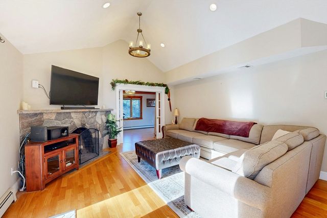 14 Baltzer Dr, Pembroke, MA 02359