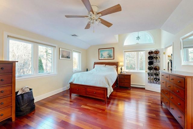 14 Baltzer Dr, Pembroke, MA 02359