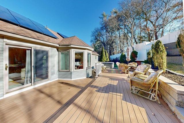 14 Baltzer Dr, Pembroke, MA 02359