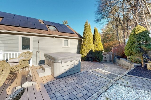 14 Baltzer Dr, Pembroke, MA 02359