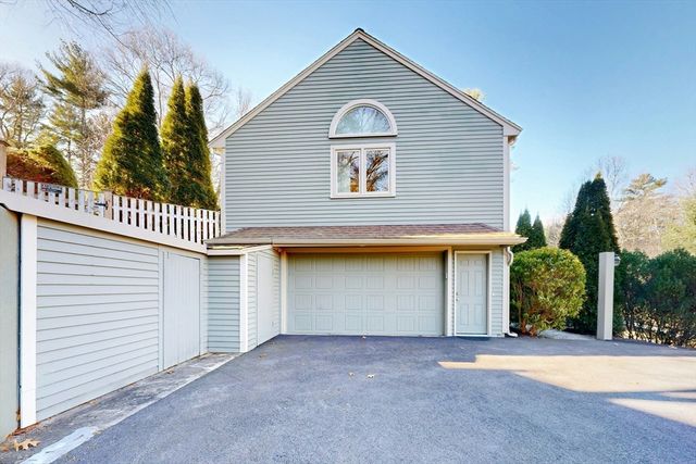 14 Baltzer Dr, Pembroke, MA 02359