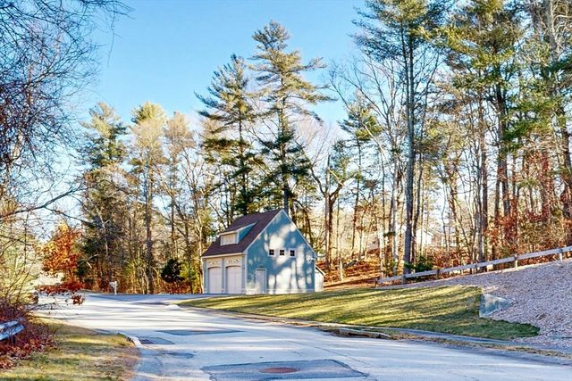 14 Baltzer Dr, Pembroke, MA 02359