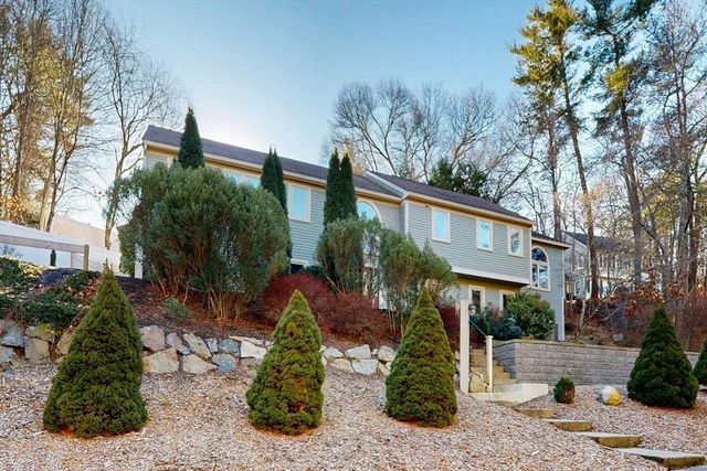 14 Baltzer Dr, Pembroke, MA 02359