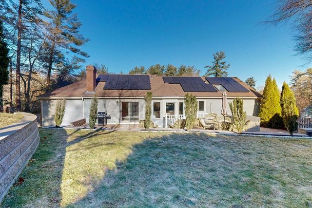 14 Baltzer Dr, Pembroke, MA 02359