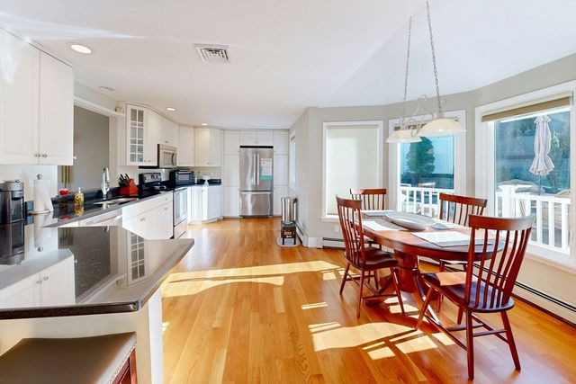 14 Baltzer Dr, Pembroke, MA 02359