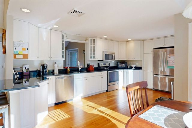 14 Baltzer Dr, Pembroke, MA 02359