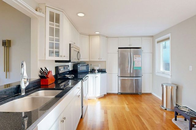 14 Baltzer Dr, Pembroke, MA 02359