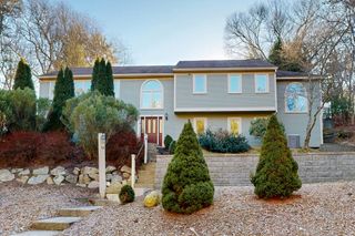 14 Baltzer Dr, Pembroke, MA 02359