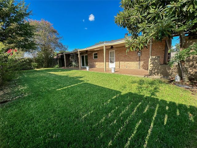 2202 Jones Street, Rosenberg, TX 77471