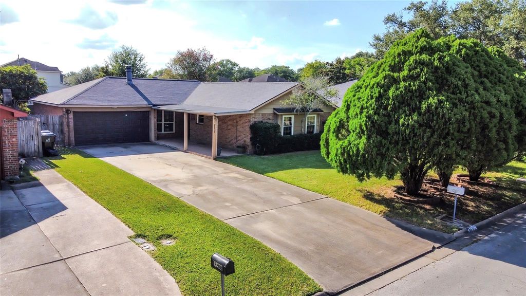 2202 Jones Street, Rosenberg, TX 77471