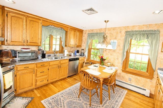 125 Boxwood Ln, Bridgewater, MA 02324
