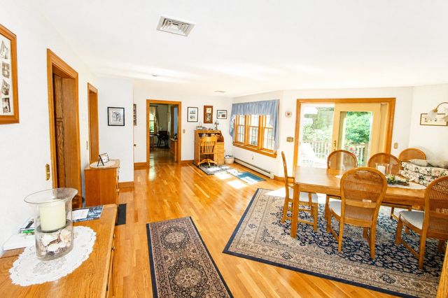 125 Boxwood Ln, Bridgewater, MA 02324