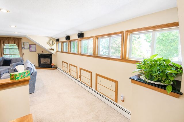 125 Boxwood Ln, Bridgewater, MA 02324