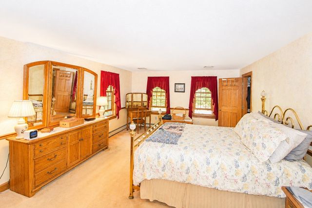 125 Boxwood Ln, Bridgewater, MA 02324