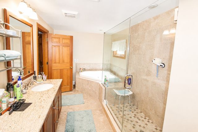 125 Boxwood Ln, Bridgewater, MA 02324