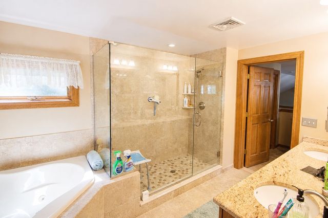 125 Boxwood Ln, Bridgewater, MA 02324