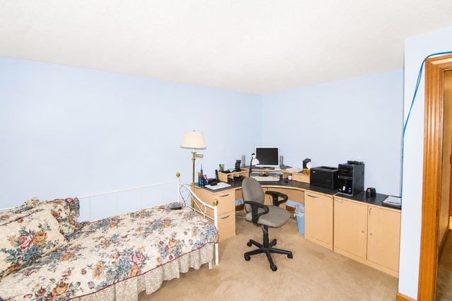 125 Boxwood Ln, Bridgewater, MA 02324