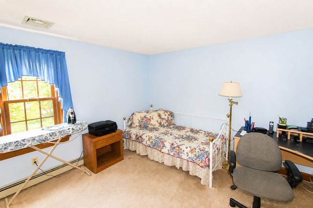 125 Boxwood Ln, Bridgewater, MA 02324