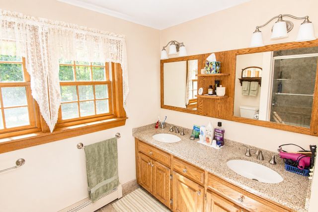 125 Boxwood Ln, Bridgewater, MA 02324