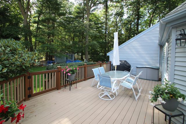 125 Boxwood Ln, Bridgewater, MA 02324