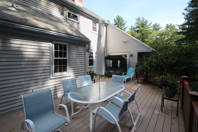 125 Boxwood Ln, Bridgewater, MA 02324