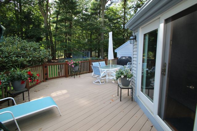 125 Boxwood Ln, Bridgewater, MA 02324