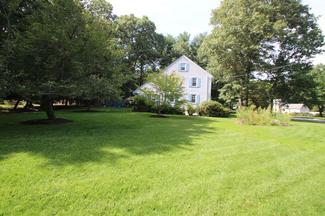 125 Boxwood Ln, Bridgewater, MA 02324